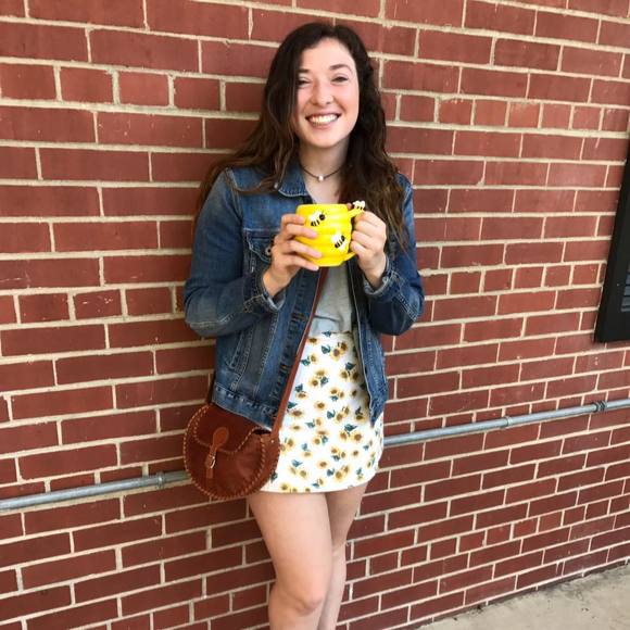 Meet your Posher, Olivia - Picture 1 of 1